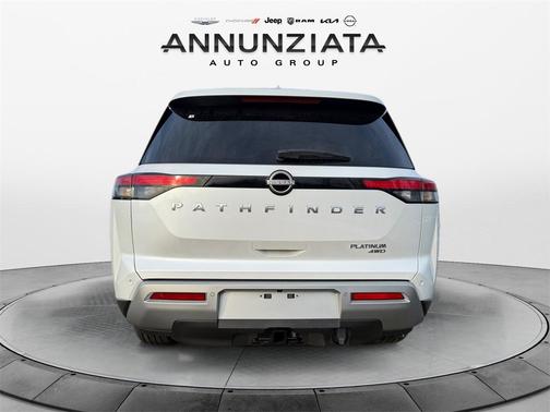 2025 Nissan Pathfinder Platinum 4WD