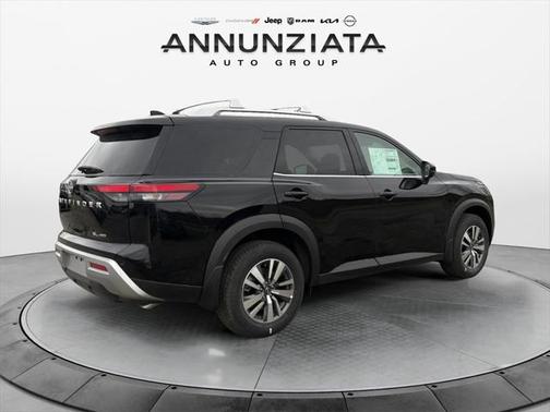 2025 Nissan Pathfinder SL 4WD
