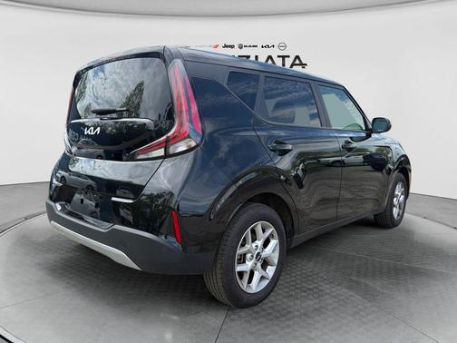 Fusion Black 2025 Kia Soul LX
