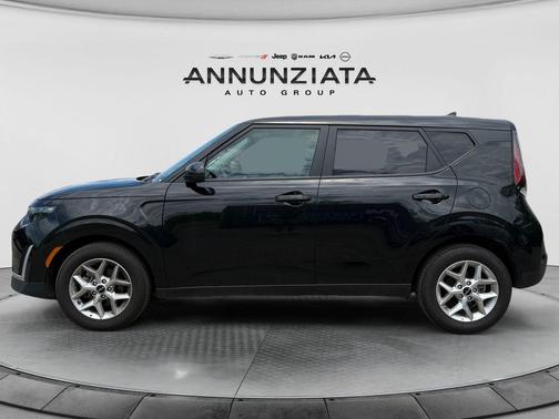 Fusion Black 2025 Kia Soul LX