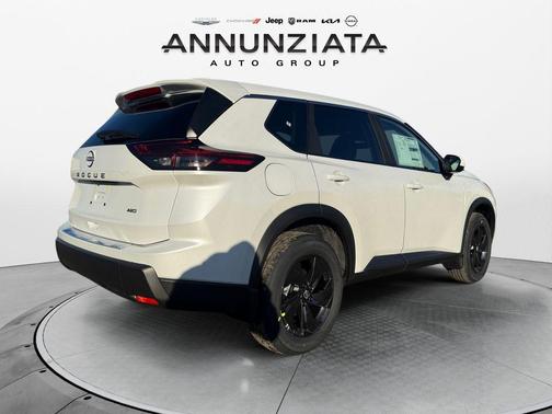 Everest White Pearl Tricoat 2026 Nissan Rogue SV