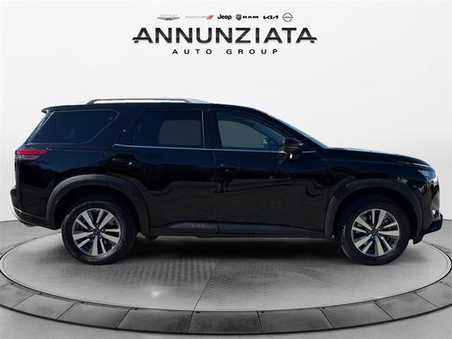 2025 Nissan Pathfinder SL 4WD