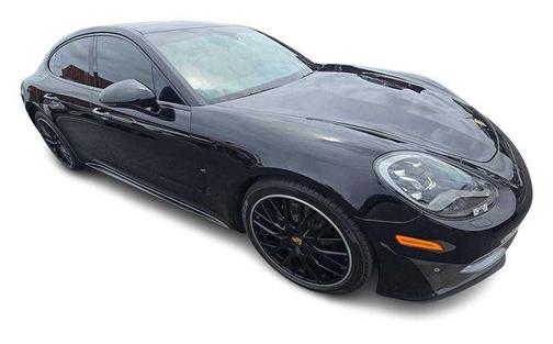 Jet Black Metallic 2019 Porsche Panamera 4
