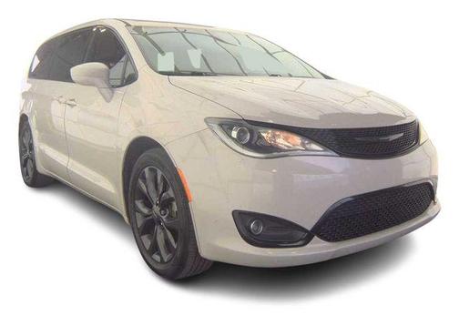 Luxury White Pearlcoat 2020 Chrysler Pacifica Touring