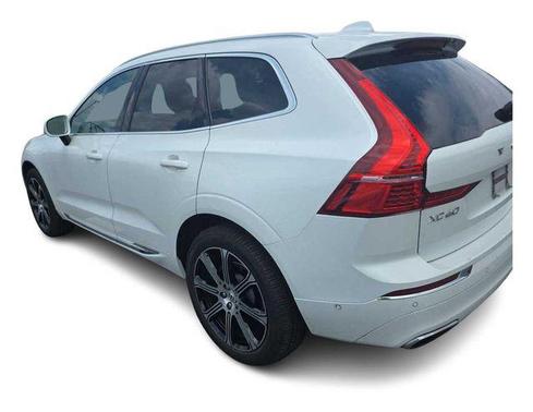 Crystal White Pearl 2019 Volvo XC60 T5 Inscription
