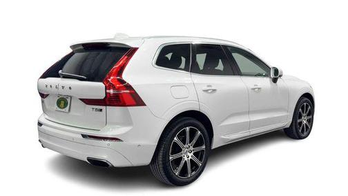 Crystal White Pearl 2019 Volvo XC60 T5 Inscription