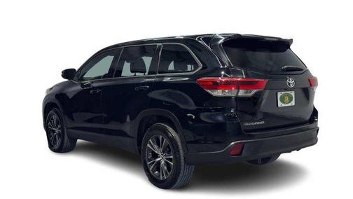 Midnight Black Metallic 2019 Toyota Highlander LE I4