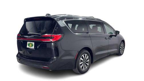 Bright White Clearcoat 2022 Chrysler Pacifica Touring L