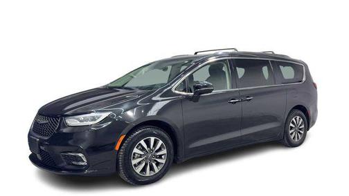 Bright White Clearcoat 2022 Chrysler Pacifica Touring L