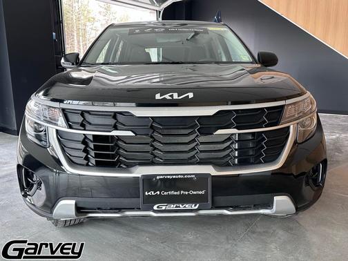 Fusion Black 2025 Kia Seltos LX