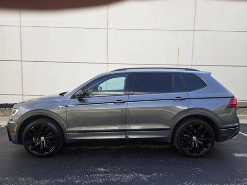 Platinum Gray Metallic 2021 Volkswagen Tiguan 2.0T SE R-Line Black 4MOTION