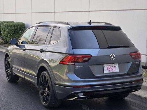 Platinum Gray Metallic 2021 Volkswagen Tiguan 2.0T SE R-Line Black 4MOTION