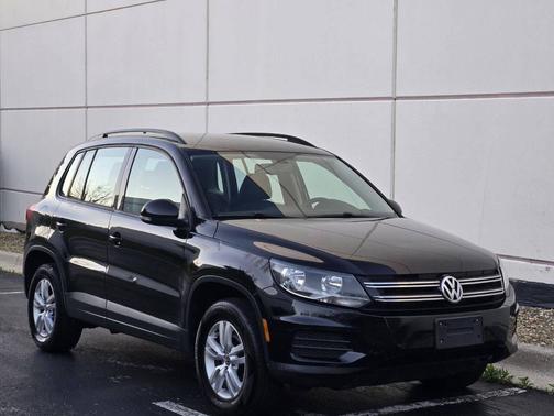 Deep Black Pearl 2017 Volkswagen Tiguan 2.0T S