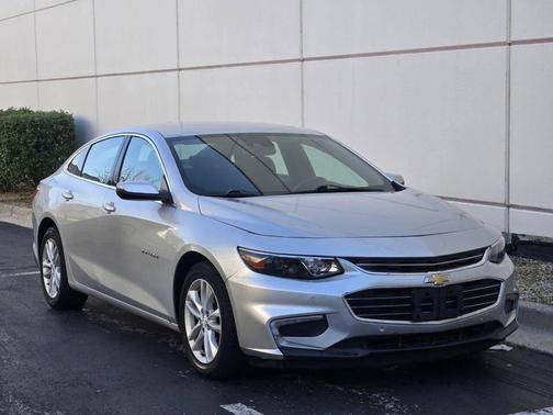 Silver Ice Metallic 2017 Chevrolet Malibu 1LT