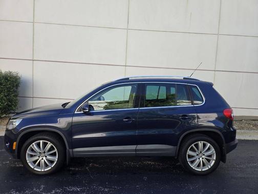 Night Blue Metallic 2011 Volkswagen Tiguan SEL