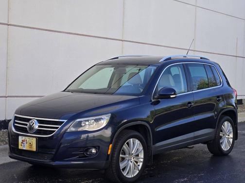 Night Blue Metallic 2011 Volkswagen Tiguan SEL