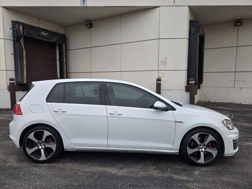 2015 Volkswagen Golf GTI 2.0T SE 4-Door