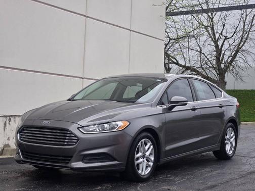 Gray 2014 Ford Fusion SE