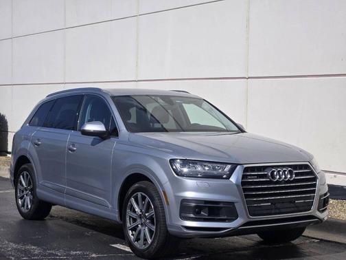 Silver 2018 Audi Q7 3.0T Prestige