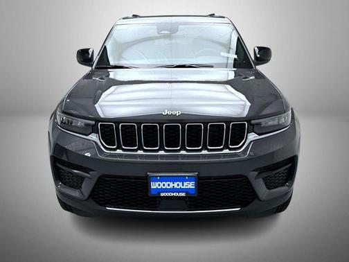 Baltic Gray Metallic Clearcoat 2026 Jeep Grand Cherokee Altitude