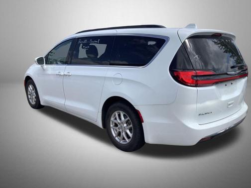 Bright White Clearcoat 2022 Chrysler Pacifica Touring L
