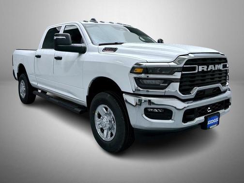 2026 RAM 2500 Tradesman Crew Cab 4x4 6'4' Box