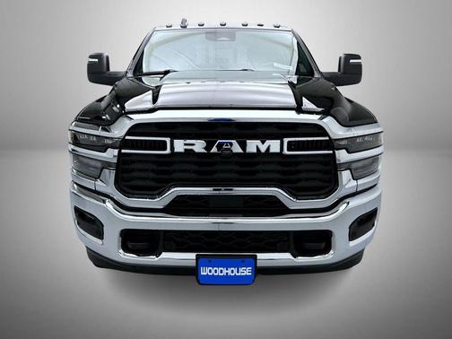 Diamond Black Crystal Pearlcoat 2026 RAM 2500 Tradesman Crew Cab 4x4 6'4' Box