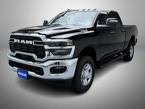 Diamond Black Crystal Pearlcoat 2026 RAM 2500 Tradesman Crew Cab 4x4 6'4' Box