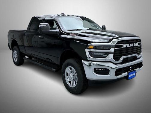 Diamond Black Crystal Pearlcoat 2026 RAM 2500 Tradesman Crew Cab 4x4 6'4' Box