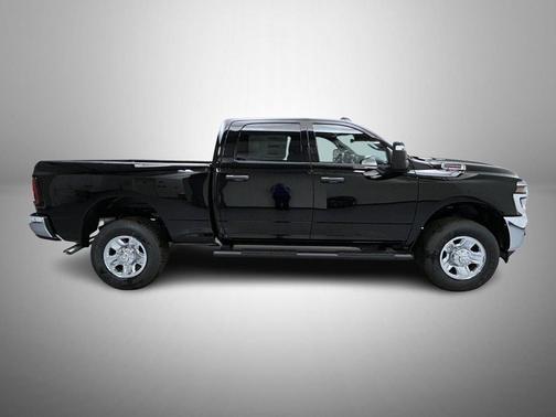 Diamond Black Crystal Pearlcoat 2026 RAM 2500 Tradesman Crew Cab 4x4 6'4' Box