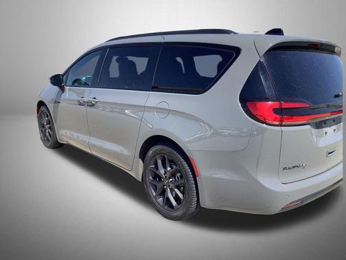 Ceramic Gray Clearcoat 2023 Chrysler Pacifica Touring L