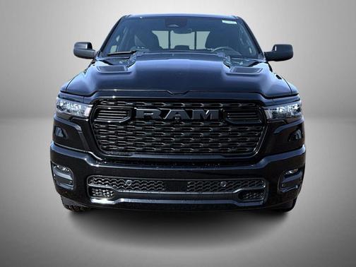 Diamond Black Crystal Pearlcoat 2026 RAM 1500 Express