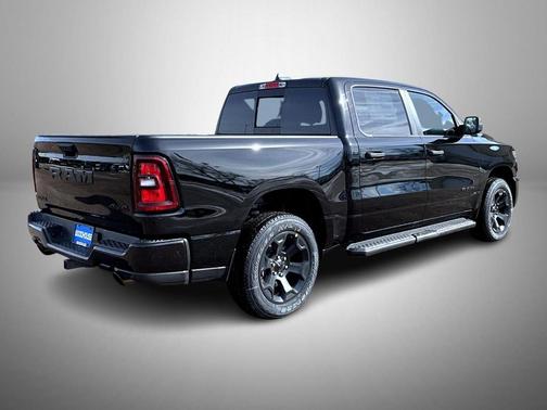 Diamond Black Crystal Pearlcoat 2026 RAM 1500 Express