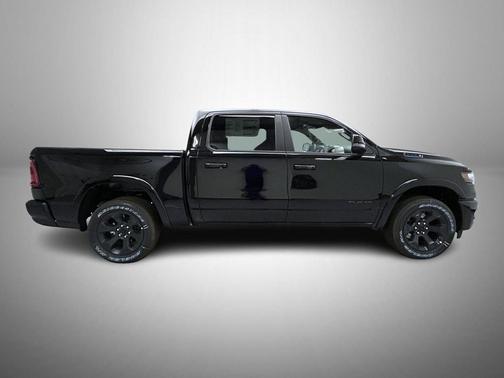 Diamond Black Crystal Pearlcoat 2026 RAM 1500 Big Horn/Lone Star