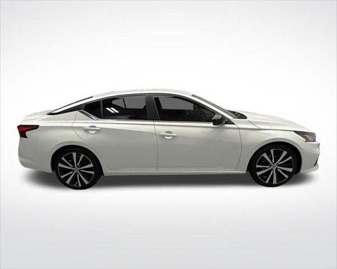 2022 Nissan Altima SR FWD