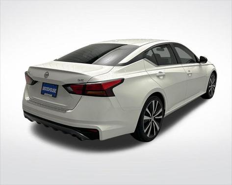 2022 Nissan Altima SR FWD