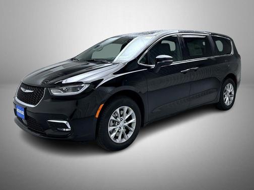 Diamond Black Crystal Pearlcoat 2026 Chrysler Pacifica L