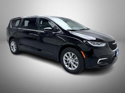 Diamond Black Crystal Pearlcoat 2026 Chrysler Pacifica L