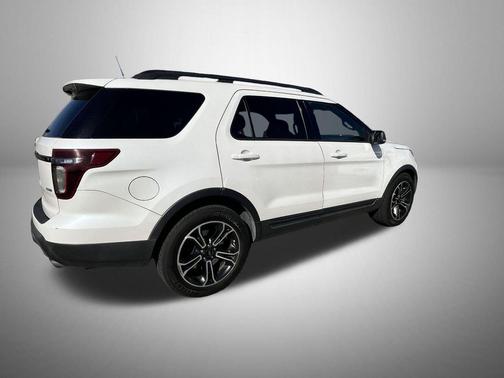 White Platinum Clearcoat Metallic 2015 Ford Explorer Sport