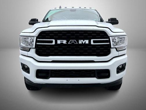 Bright White Clearcoat 2022 RAM 2500 Big Horn Crew Cab 4x4 6'4' Box