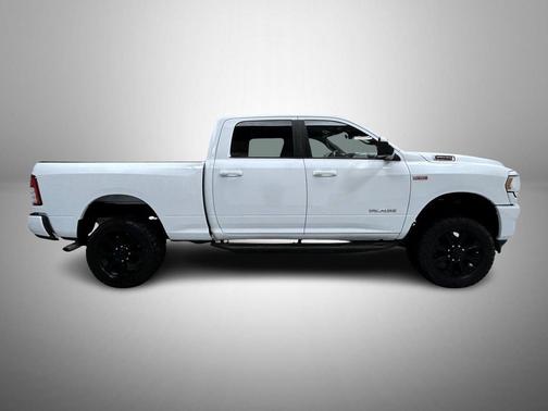 Bright White Clearcoat 2022 RAM 2500 Big Horn Crew Cab 4x4 6'4' Box