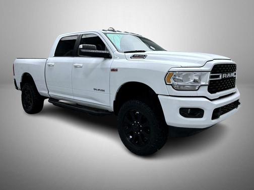 Bright White Clearcoat 2022 RAM 2500 Big Horn Crew Cab 4x4 6'4' Box