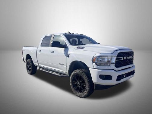 Bright White Clearcoat 2022 RAM 2500 Big Horn Crew Cab 4x4 6'4' Box