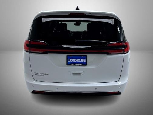 2025 Chrysler Pacifica L