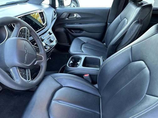 2025 Chrysler Pacifica L
