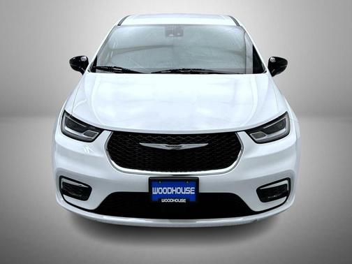 2025 Chrysler Pacifica L