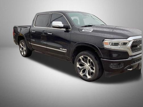 Diamond Black Crystal Pearlcoat 2019 RAM 1500 Limited