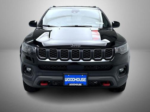 Diamond Black Crystal Pearlcoat 2026 Jeep Compass Trailhawk