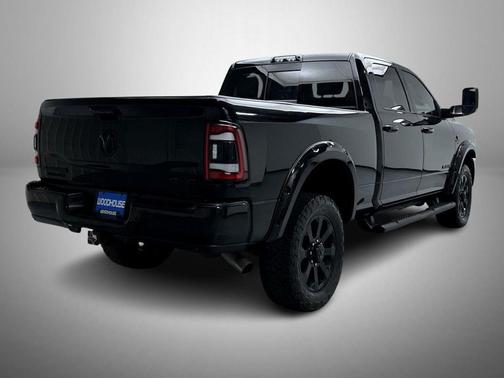Diamond Black Crystal Pearlcoat 2019 RAM 2500 Laramie Crew Cab 4x4 6'4' Box