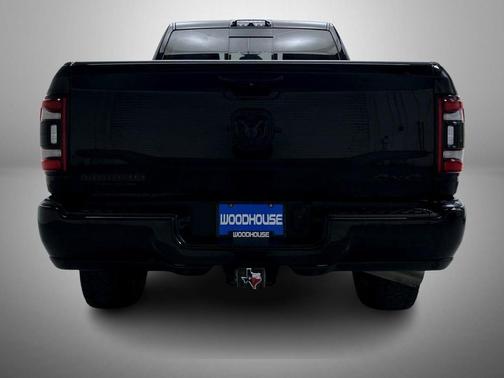 Diamond Black Crystal Pearlcoat 2019 RAM 2500 Laramie Crew Cab 4x4 6'4' Box